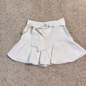 BRAND NEW Zara White Ruffle Skirt Skort with Tie Size S Small